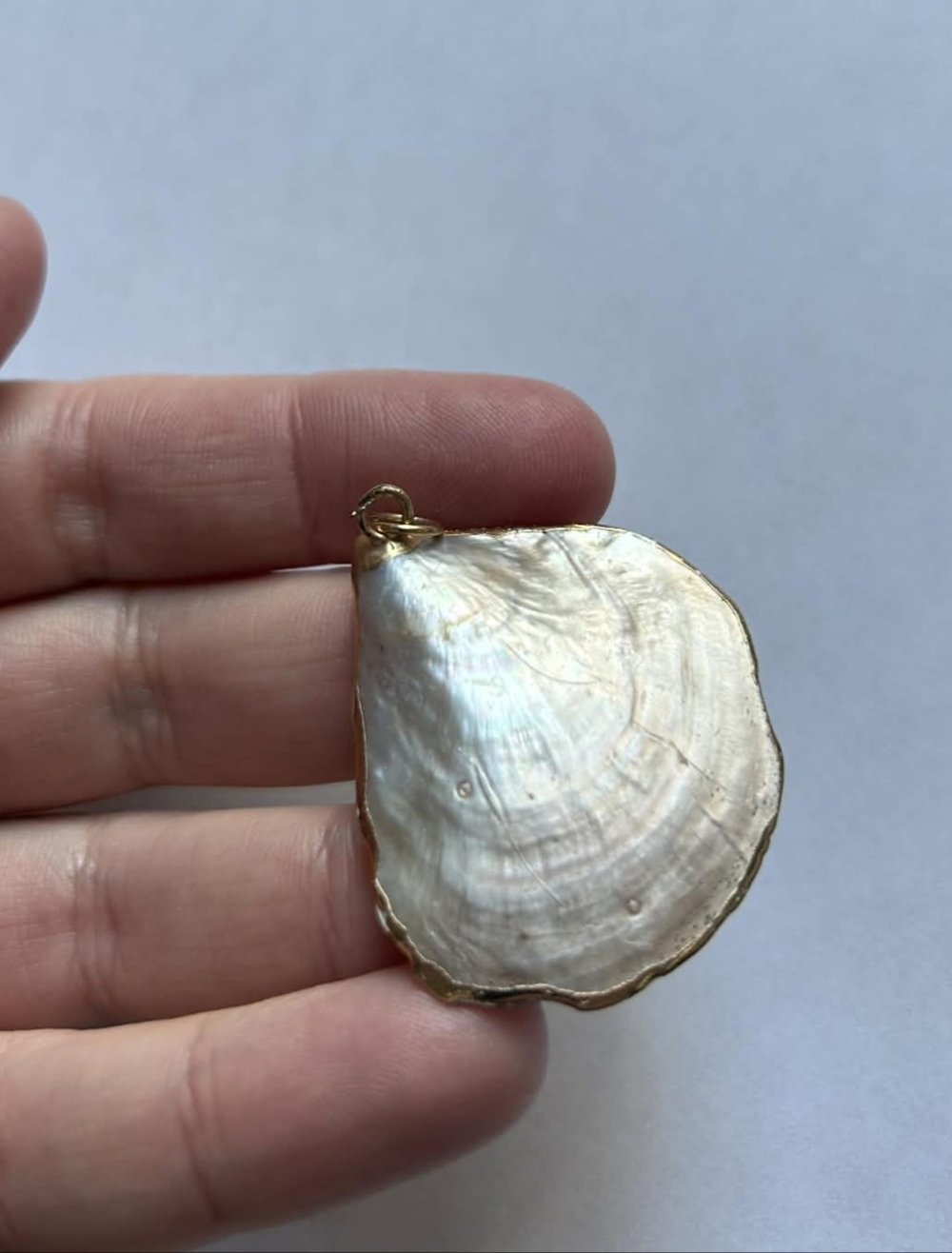 VINTAGE Shell Pendant - Picture 2 of 3